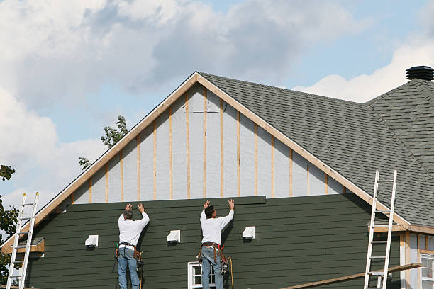 Professional Siding Contractor technician working in Dundas, VA